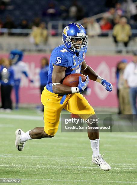 Tyler Ervin of the San Jose State Spartans rushes for yardage during the AutoNation Cure Bowl against the Georgia State Panthers at Florida Citrus...