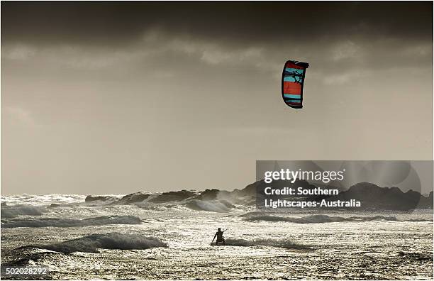 kite surfing, king island, bass strait, tasmania - bass strait stockfoto's en -beelden