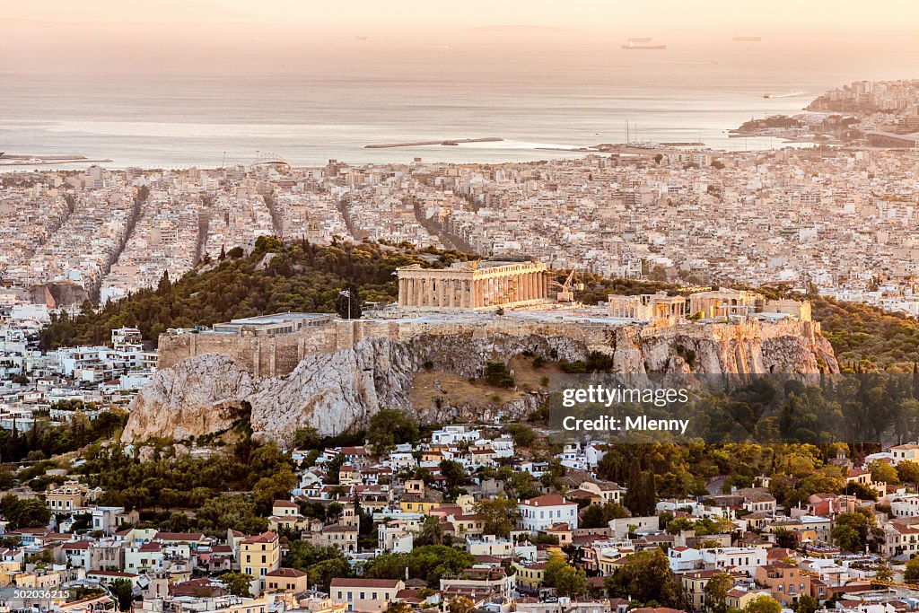 Athen und Akropolis bei Sonnenuntergang, Griechenland