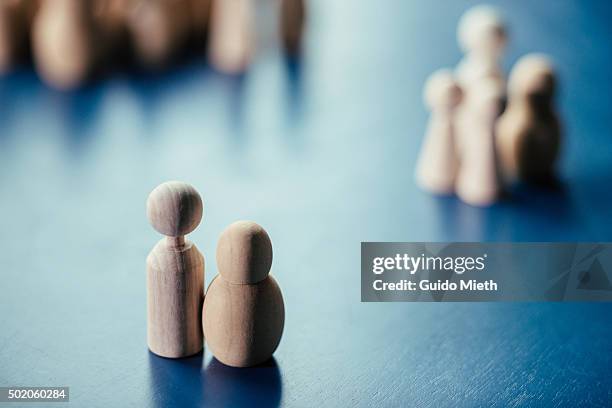 pawn couple and pawn family. - pawn chess piece stock-fotos und bilder