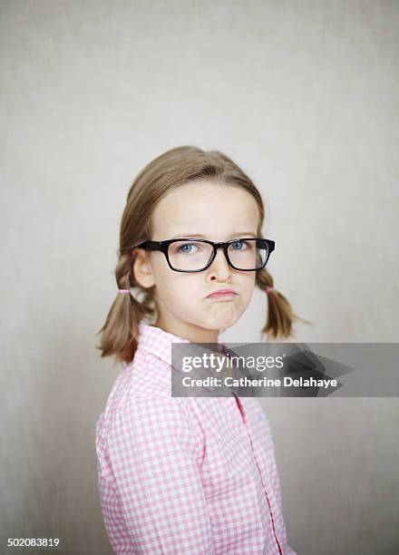 portrait of a 7 years old girl wearing glasses - 6 7 years stock pictures, royalty-free photos & images