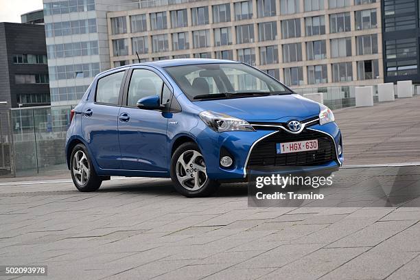 toyota yaris fl on the street - toyota care toyota stock pictures, royalty-free photos & images