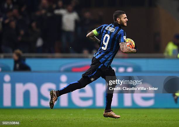 Mauro Icardi of FC Internazionale celebrates after scoring the first goal during the Serie A match between FC Internazionale Milano and SS Lazio at...