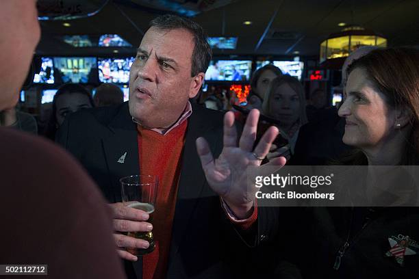 Chris Christie, governor of New Jersey and 2016 Republican presidential candidate, center, talks to Steve Bookbinder, left, during a campaign stop...
