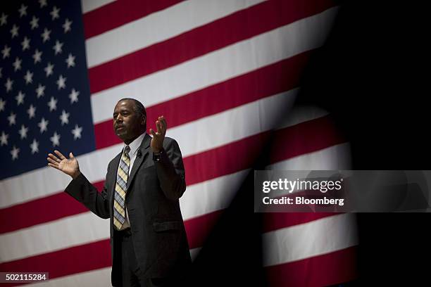 Ben Carson, retired neurosurgeon and 2016 Republican presidential candidate, speaks during a town hall meeting at Nashua Community College in Nashua,...