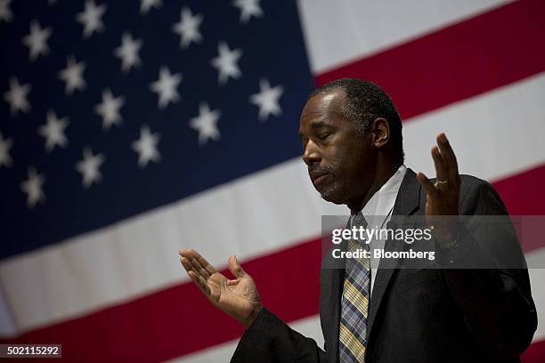 Ben Carson, retired neurosurgeon and 2016 Republican presidential candidate, speaks during a town hall meeting at Nashua Community College in Nashua,...