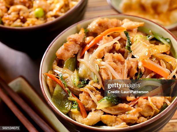 chicken "chop suey" - noodle bar stock-fotos und bilder