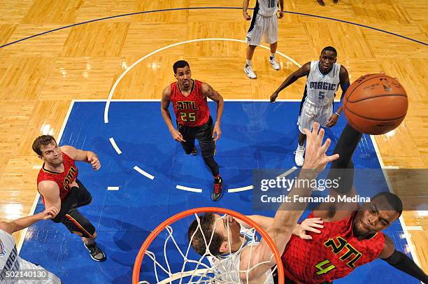 Paul Millsap of the Atlanta Hawks goes for the layup against the Orlando Magic during the game on December 20, 2015 at Amway Center in Orlando,...
