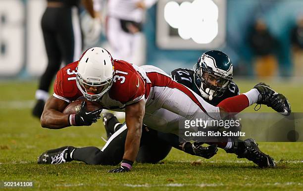David Johnson of the Arizona Cardinals makes a first-down catch in the third quarter against Malcolm Jenkins of the Philadelphia Eagles at Lincoln...