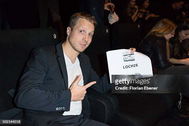 Oliver Pocher attends the premiere for the film 'Bruder vor Luder' at Cinedom on December 20, 2015 in Cologne, Germany.
