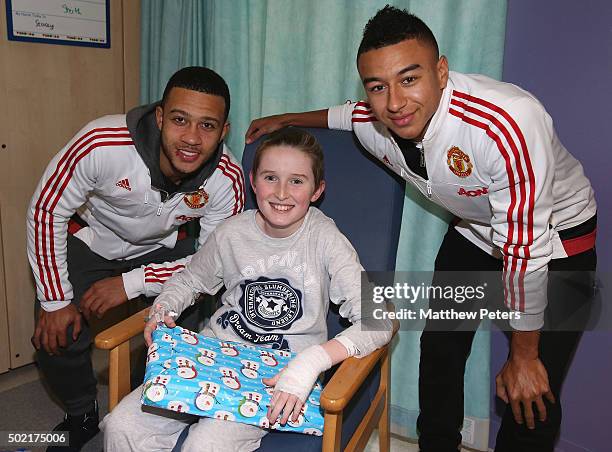 Memphis Depay and Jesse Lingard of Manchester United meet Daniel from Preston as part of the club's annual Christmas hospital visits at Royal...