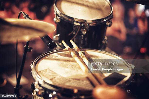 batidas espera para acontecer - bateria instrumento de percussão - fotografias e filmes do acervo