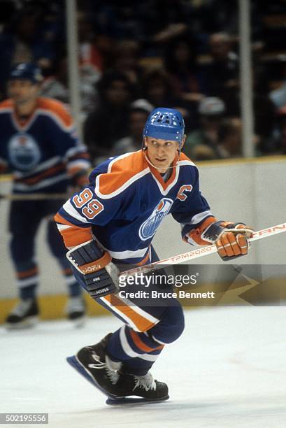 Wayne Gretzky of the Edmonton Oilers skates on the ice during an NHL game circa 1987.