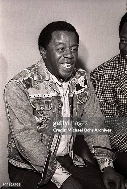 Flip Wilson talks during a press conference before filming NBC-TV's "The Flip Wilson Show" while sitting next to Hank Aaron on October 15, 1973 in...