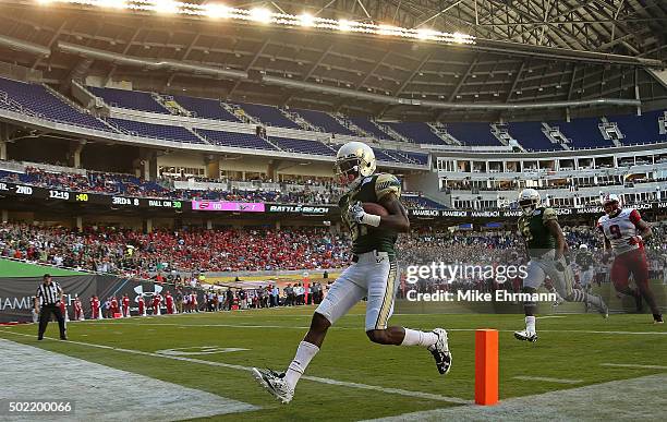 Rodney Adams of the South Florida Bulls rushes for a touchdown during the 2015 Miami Beach Bowl against the Western Kentucky Hilltoppers at Marlins...