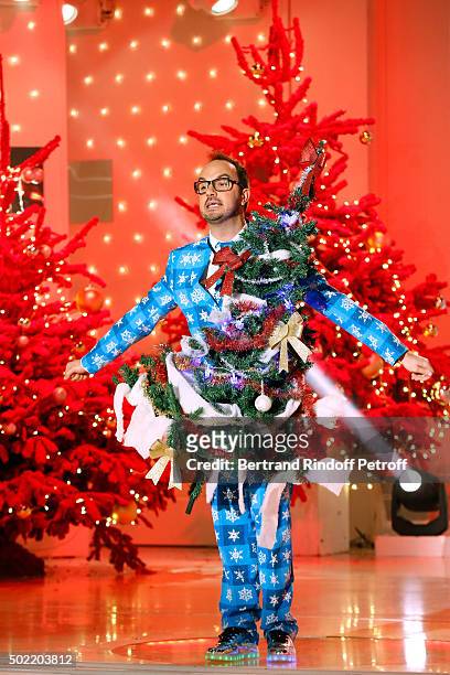 Humorist Jarry performs during the Christmas' 'Vivement Dimanche' French TV Show at Pavillon Gabriel on December 21, 2015 in Paris, France.