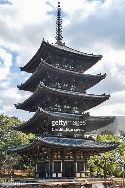templo kofukuji cinco imponente padoda de nara, japão - nara - fotografias e filmes do acervo