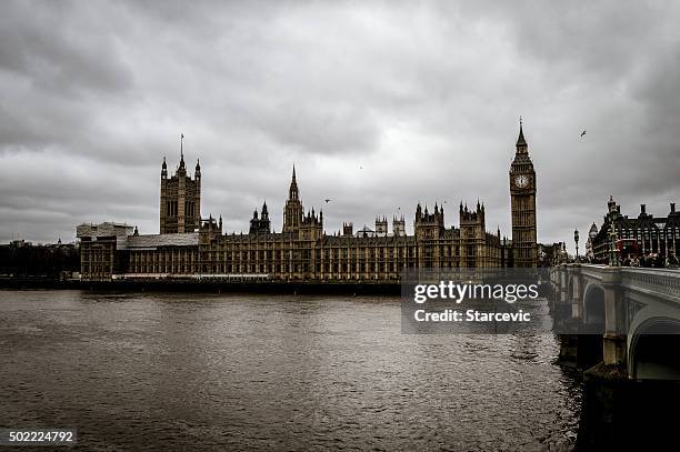 casa del parlamento e il big ben a londra, regno unito - stazione di monument londra foto e immagini stock