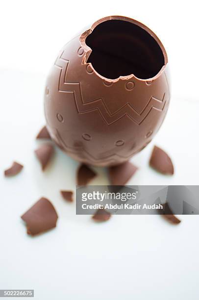 chocolate easter egg - part two - easter egg white background stock pictures, royalty-free photos & images