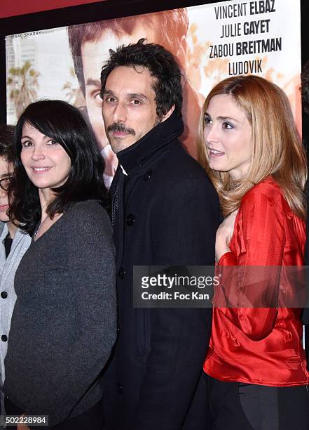 Actors Zabou Breitman, Vincent Elbaz and Julie Gayet attend 'Je Compte Sur Vous' Premiere at Publicis Cinema on December 21, 2015 in Paris, France.