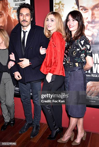 Actors Vincent Elbaz, Julie Gayet and Anne Charrier, attend 'Je Compte Sur Vous' Premiere at Publicis Cinema on December 21, 2015 in Paris, France.