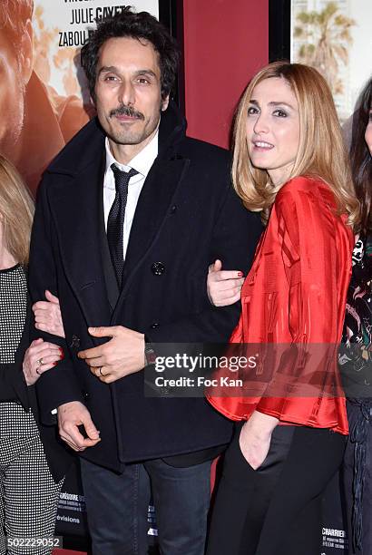 Actors Vincent Elbaz and Julie Gayet attend 'Je Compte Sur Vous' Premiere at Publicis Cinema on December 21, 2015 in Paris, France.