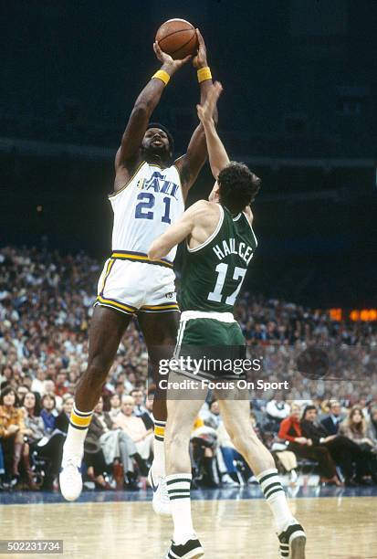 Truck Robinson of the New Orleans Jazz shoots over John Havlicek of the Boston Celtics during an NBA basketball game circa 1978 at the Louisiana...