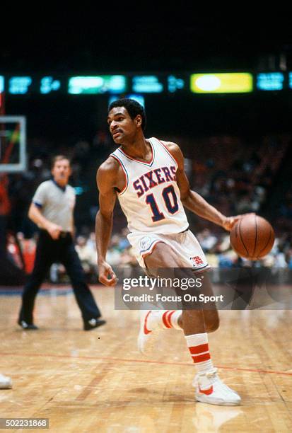 Maurice Cheeks of the Philadelphia 76ers dribbles the ball against the Golden State Warriors during an NBA basketball game circa 1980 at The Spectrum...