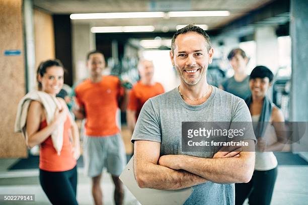 diverse people in gym - sport instructor stockfoto's en -beelden