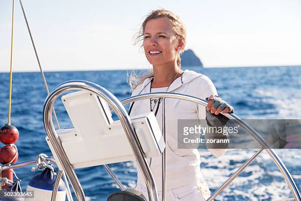 navegación a vela - boat captain fotografías e imágenes de stock