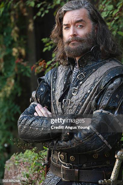 Aw, Hell, the King" - Desperate to raise an army and storm Hortensia, Galavant and King Richard return to his former castle to find the village...