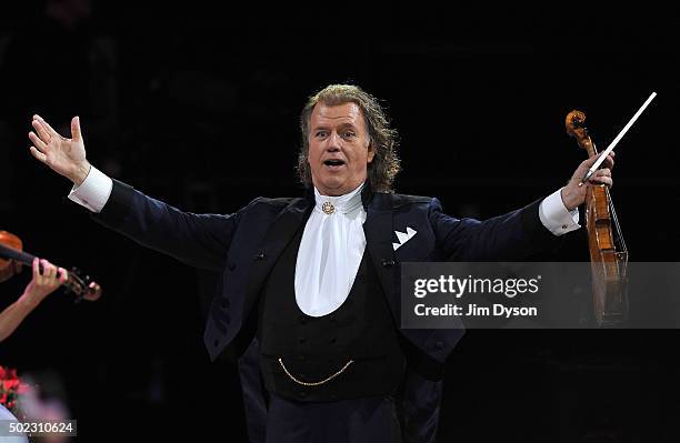 Andre Rieu England 2,535 Andre Rieu Photos & High Res Pictures - Getty Images