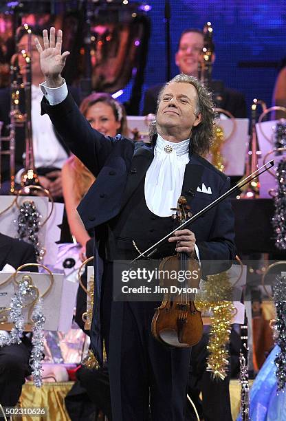 Andre Rieu England 2,535 Andre Rieu Photos & High Res Pictures - Getty Images