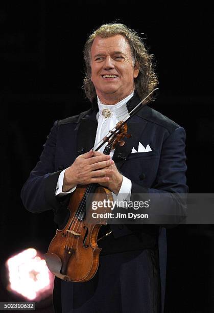 Andre Rieu England 2,667 Andre Rieu Photos & High Res Pictures - Getty Images