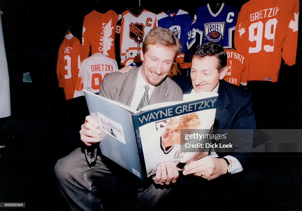 Wayne Gretzky Family With Dad Walter News Photo Getty Images wayne-gretzky-family-with-dad-walter-news-photo-getty-images
