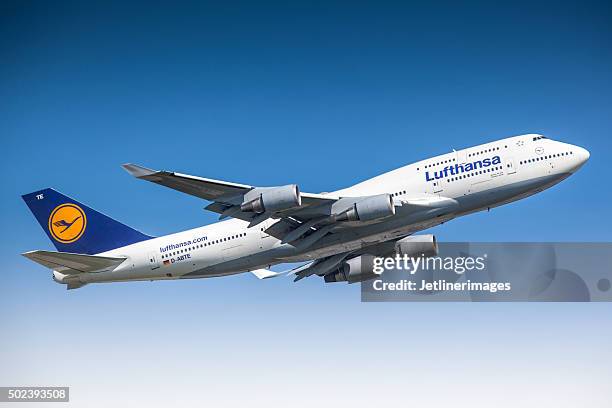 lufthansa boeing 747-400 - airbus a380 stock pictures, royalty-free photos & images