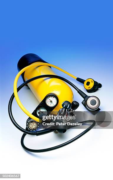 diving aqualung - scuba tanks stock pictures, royalty-free photos & images