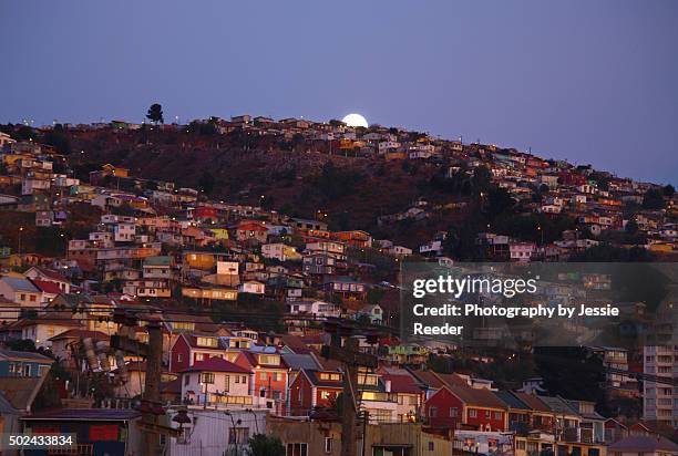 moon rising over valparaiso, chile - valparaiso chile stock pictures, royalty-free photos & images