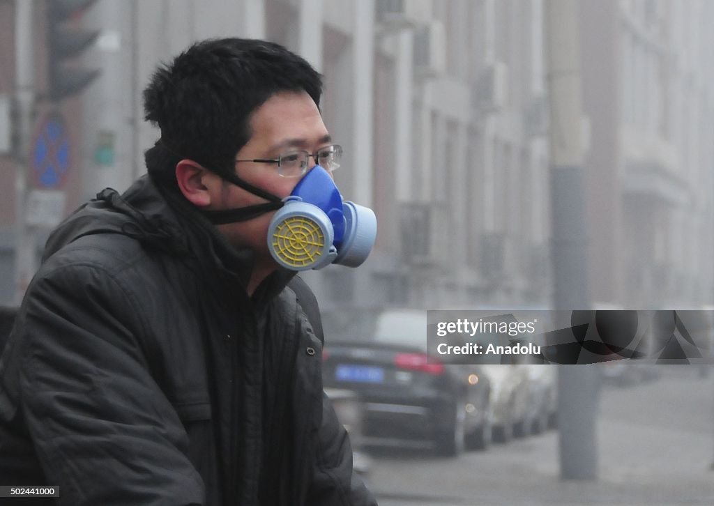 China issues red alert for smog in 10 cities