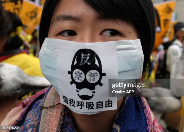 414 Masque Anti Pollution Photos and Premium High Res Pictures - Getty Images 414 Masque Anti Pollution Photos and Premium High Res Pictures - Getty Images
