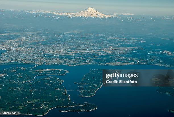 aerial view southwest over tacoma to mount rainer - tacoma snow stock pictures, royalty-free photos & images