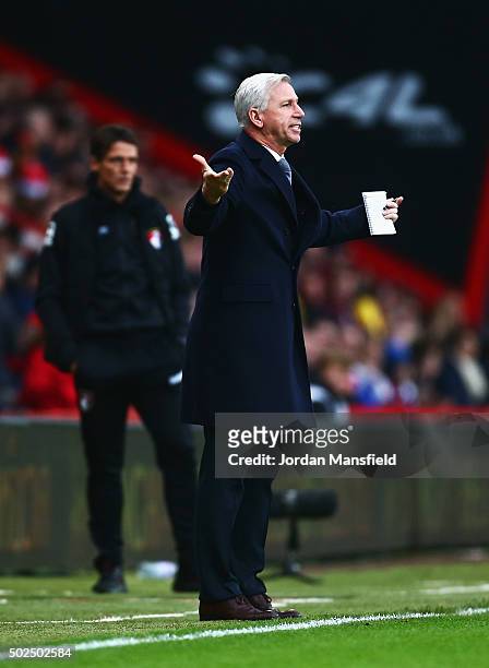 Alan Pardew, manager of Crystal Palace reacts during the Barclays Premier League match between A.F.C. Bournemouth and Crystal Palace at Vitality...