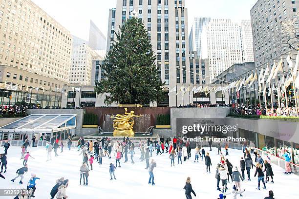 christmas tree at rockefeller center in new york city - swarovski christmas tree lighting ceremony stock pictures, royalty-free photos & images