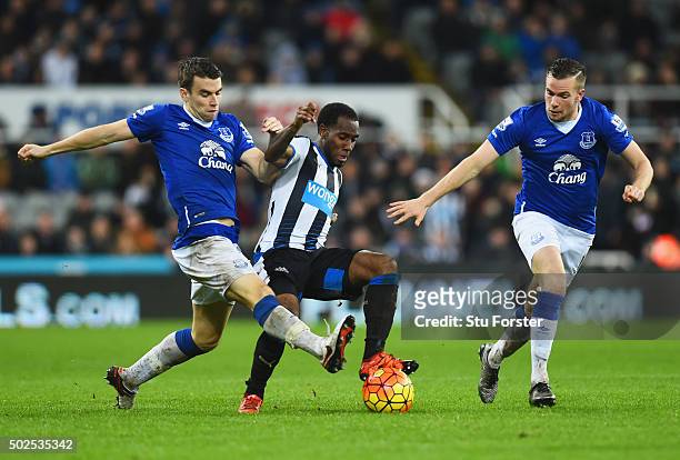 Vurnon Anita of Newcastle United battles with Seamus Coleman and Tom Cleverley of Everton during the Barclays Premier League match between Newcastle...