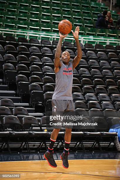 Jamal Crawford of the Los Angeles Clippers warms up before the game against the Utah Jazz on December 26, 2015 at vivint.SmartHome Arena in Salt Lake...