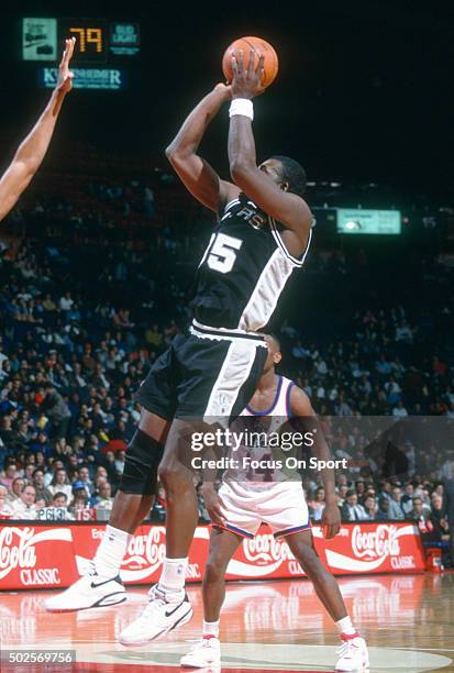 Antoine Carr of the San Antonio Spurs shoots against the Washington Bullets during an NBA basketball game circa 1992 at the Capital Centre in...