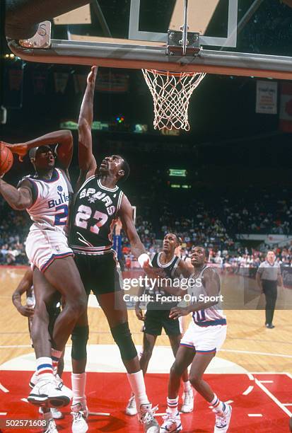 Caldwell Jones of the San Antonio Spurs defends the shot of Lendell Eackles of the Washington Bullets during an NBA basketball game circa 1982 at the...