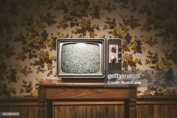 retro television and wallpaper - period bildbanksfoton och bilder