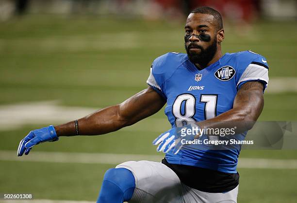Calvin Johnson of the Detroit Lions warms up prior to the game against the San Francisco 49ers at Ford Field on December 27, 2015 in Detroit,...