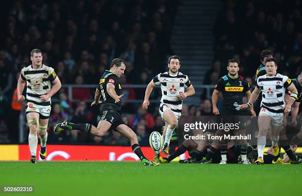 Nick Evans of Harlequins fails to score a late drop goal during the Aviva Premiership "Big Game 8" match between Harlequins and Gloucester at...